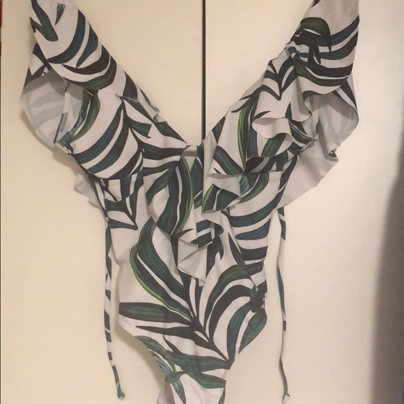 🔥1 Medium Left 🔥Sexy Baithing Suit - Picture 2 of 4